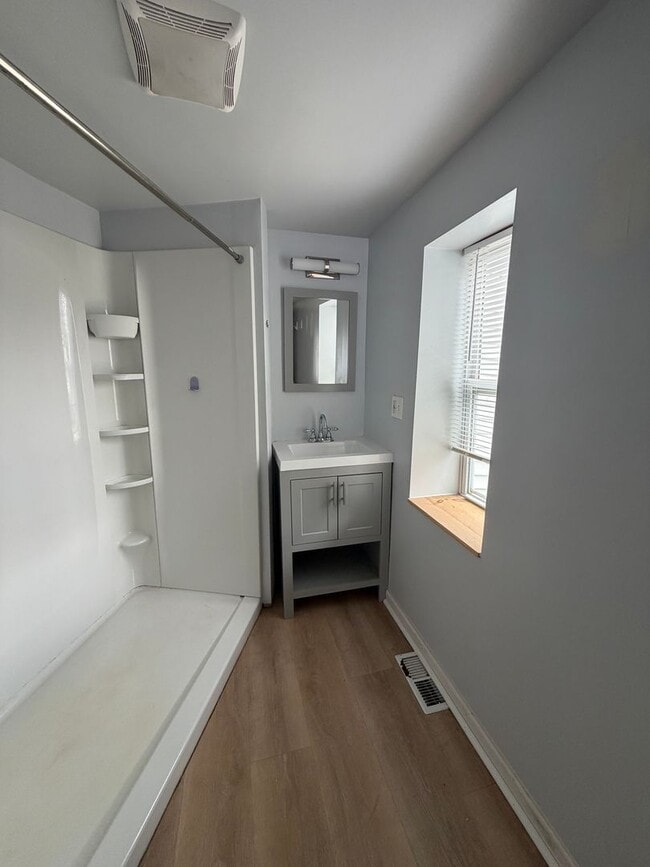 Building Photo - Charming 2 Bedroom, 1 Bathroom Home Available Now in Salem Lakes