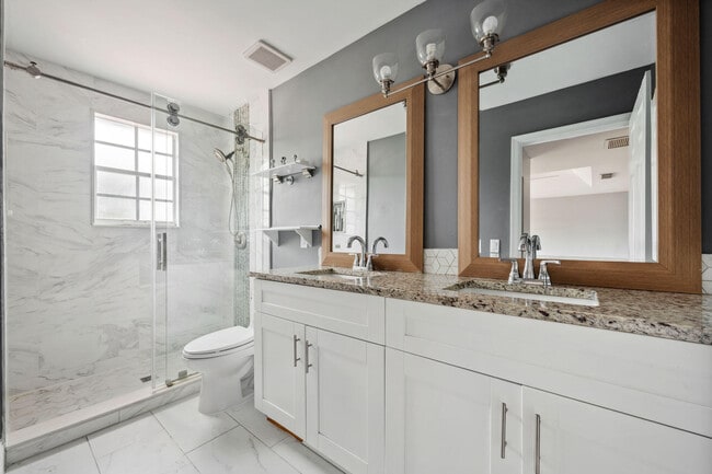 Building Photo - 3460 Commodore Ct