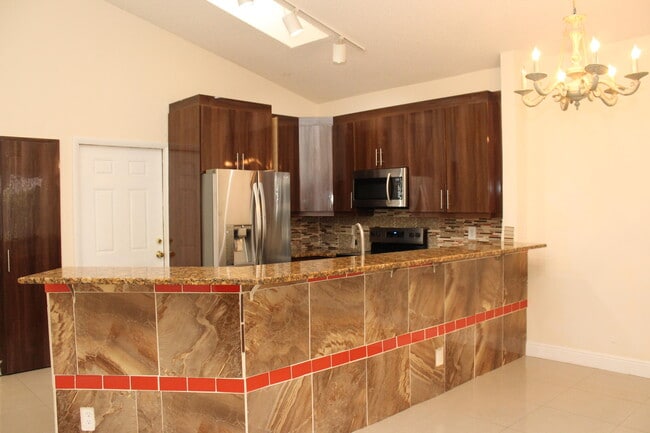 Building Photo - 7705 Forest Green Ln