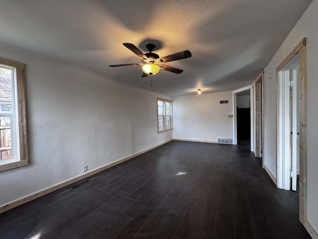 Building Photo - 324 1st Ave S