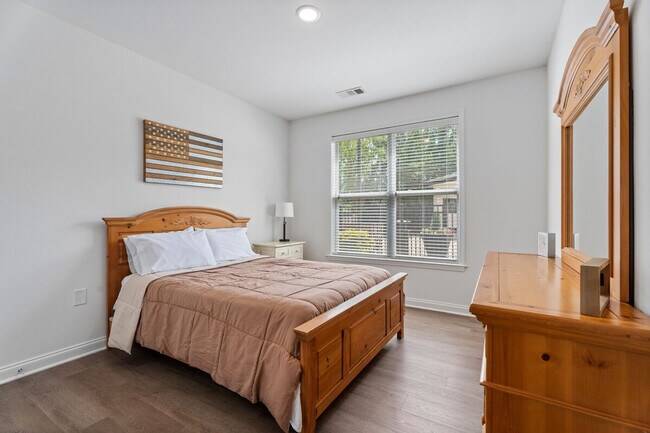 Building Photo - 2018 Renaissance Park Pl