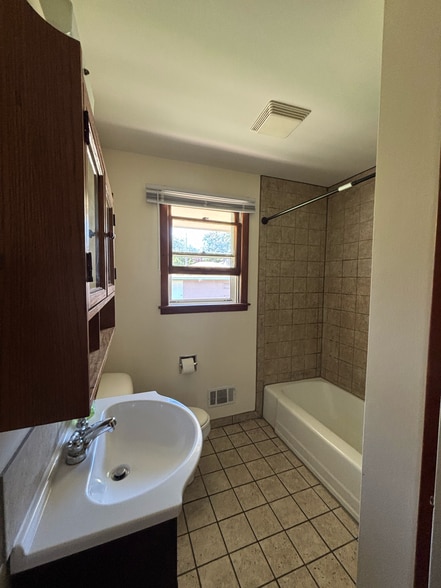 Bathroom - 1708 Ashland St