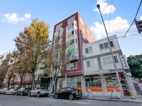 Building Photo - Luxury 1 Bed, 1 Bath Downtown Seattle Condo with City & Water Views