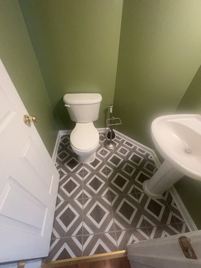 Building Photo - Move-in Special: $100 off of the first mon...