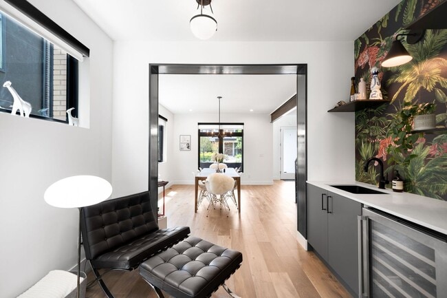 Building Photo - Luxury 5BD, 6BA Home 1 Block From Sloan's Lake