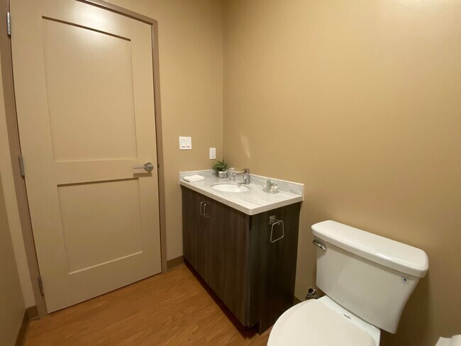 Building Photo - 83 Hanover St