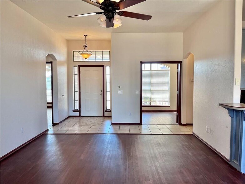 Building Photo - 628 Allison Ln