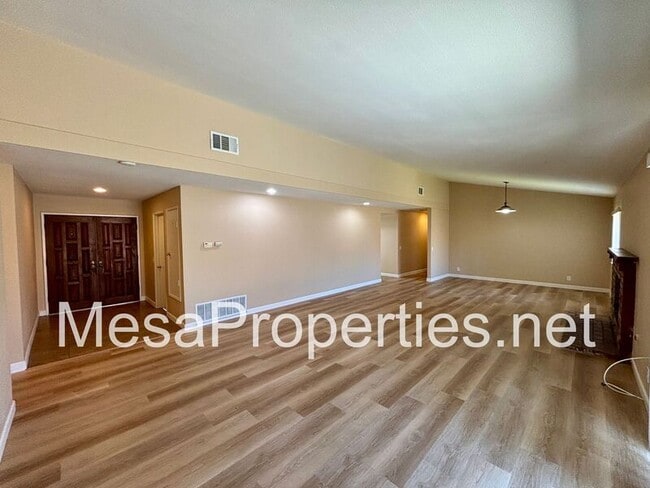 Building Photo - 2507 N Palm Ave