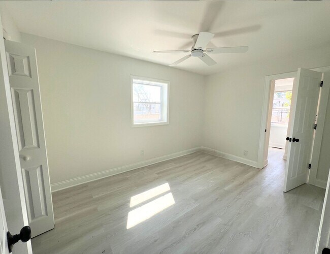 Building Photo - 4343 W Diversey Ave