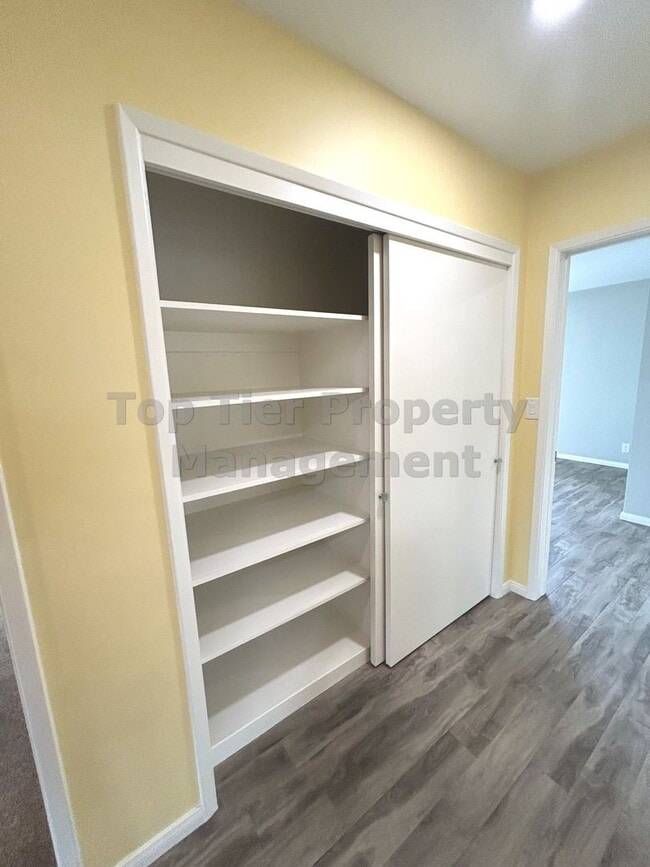 Building Photo - ***Oceanside Charmer 3 bed / 2 bath House ...
