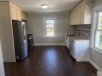 Building Photo - 523 Bayview Ave