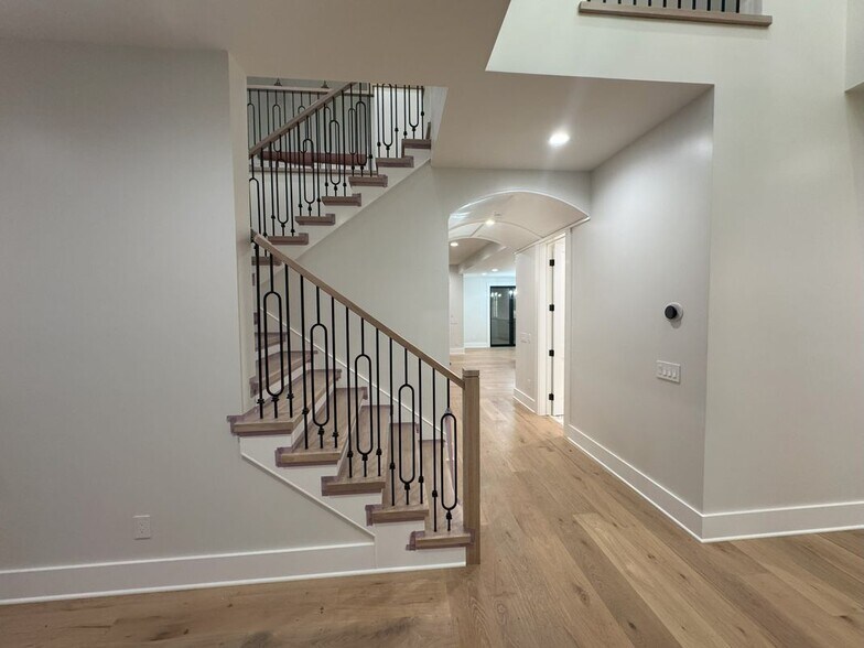 Building Photo - 3312 Kenilworth Dr