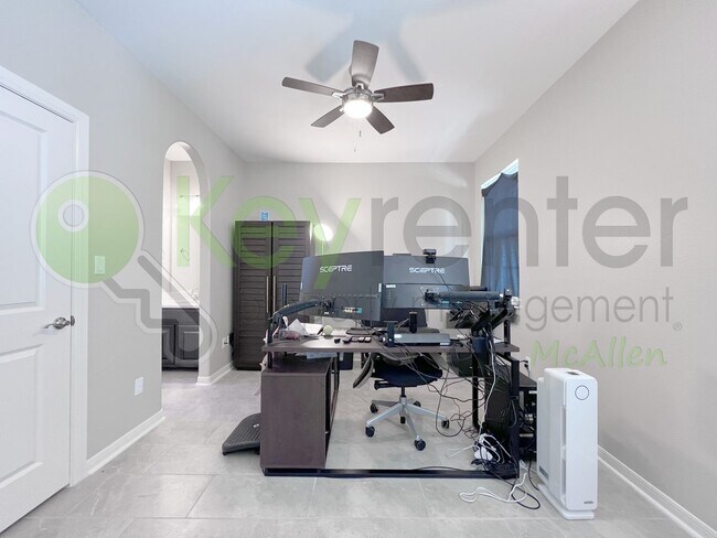 Building Photo - 4708 Ensenada Ave