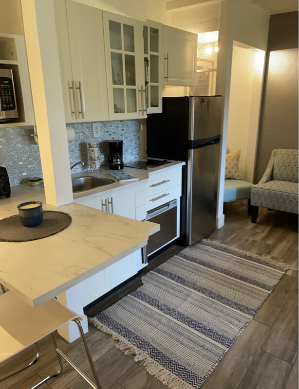 Building Photo - 700 Olde Camelot Cir