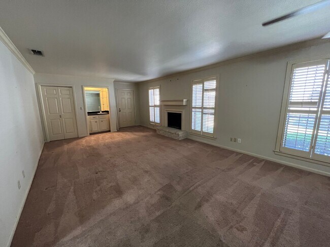 Building Photo - Spacious 2 Bedroom 2 Bath Condo in Alamo H...
