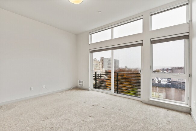 Building Photo - 1624 E Yesler Wy