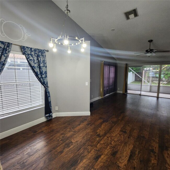 Building Photo - 10180 Fanfare Dr