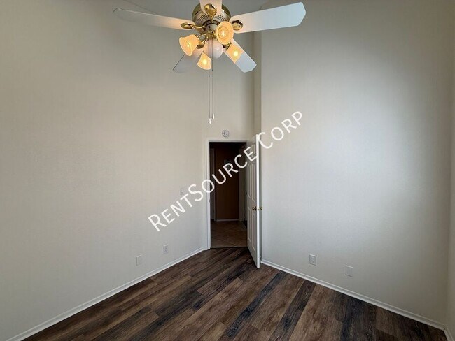 Building Photo - 38758 Almador Ct