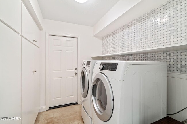 Building Photo - 2614 E Osborn Rd