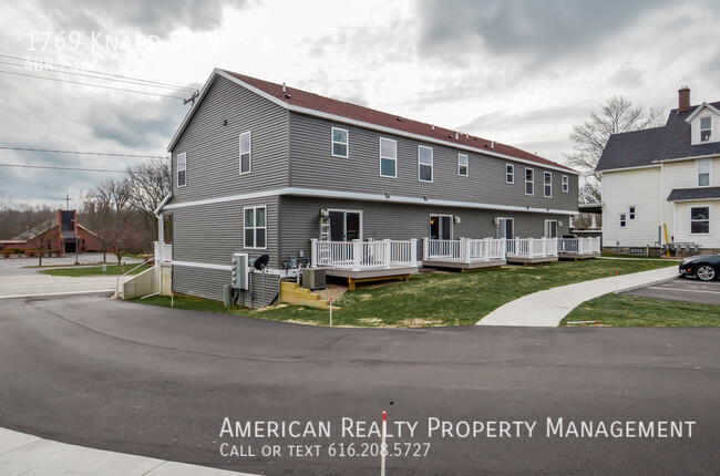 Building Photo - 1769 Knapp St NE