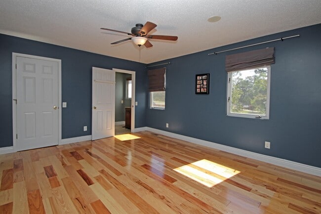 Building Photo - 1041 Oak View Ct