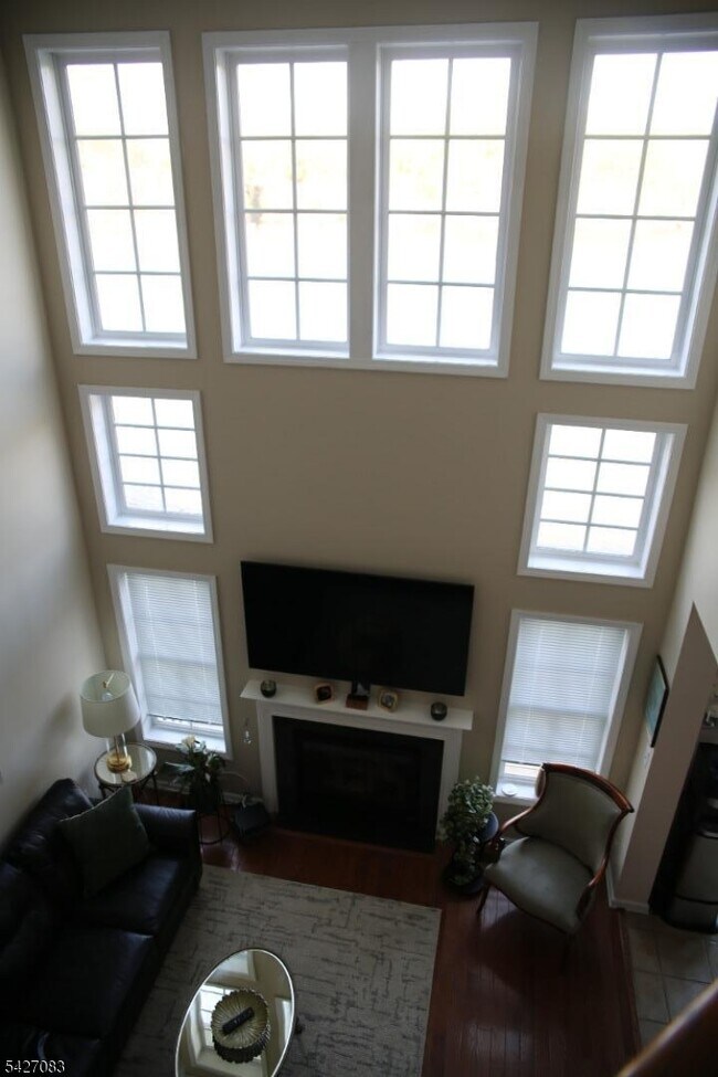 Building Photo - 18 Rosewood Ct