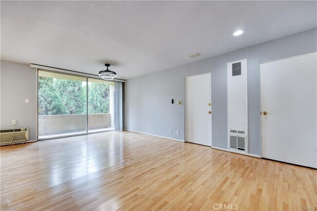 Building Photo - 514 S Harvard Blvd