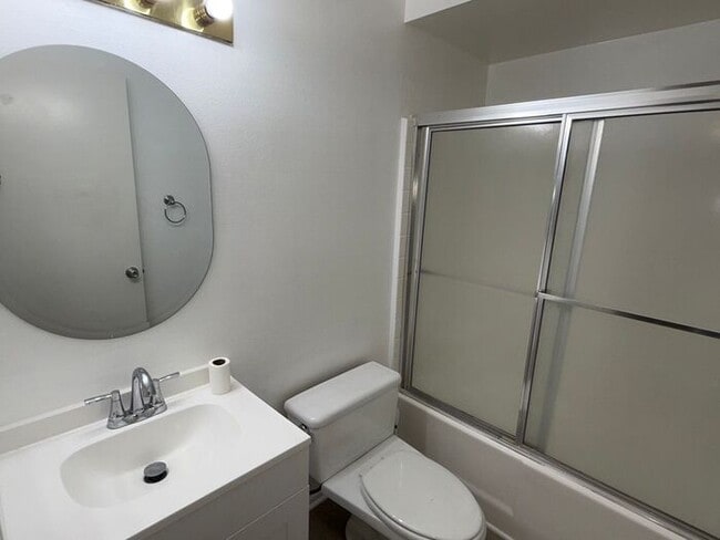 Building Photo - Beautiful 2 bd 2 ba Condo Santa Clarita