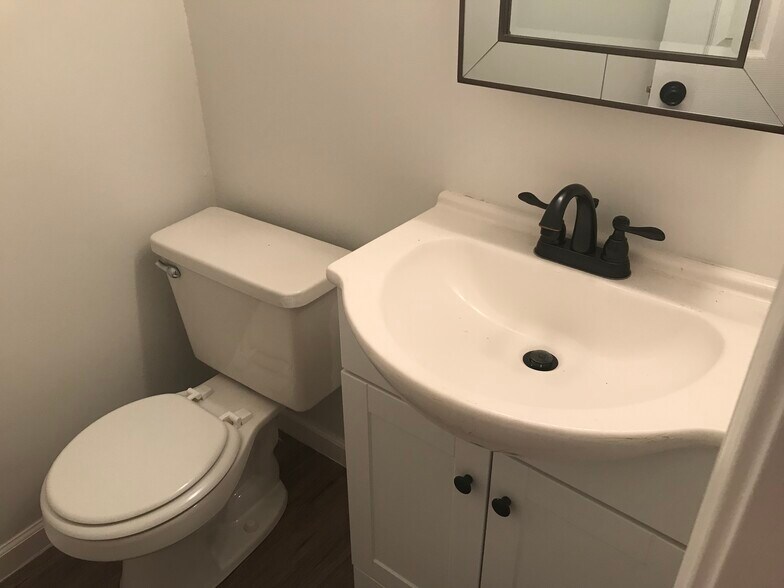 Building Photo - 1014 Kurze Ave