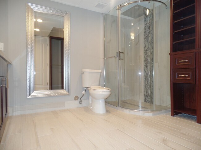 Building Photo - 2851 N Oakland Forest Dr