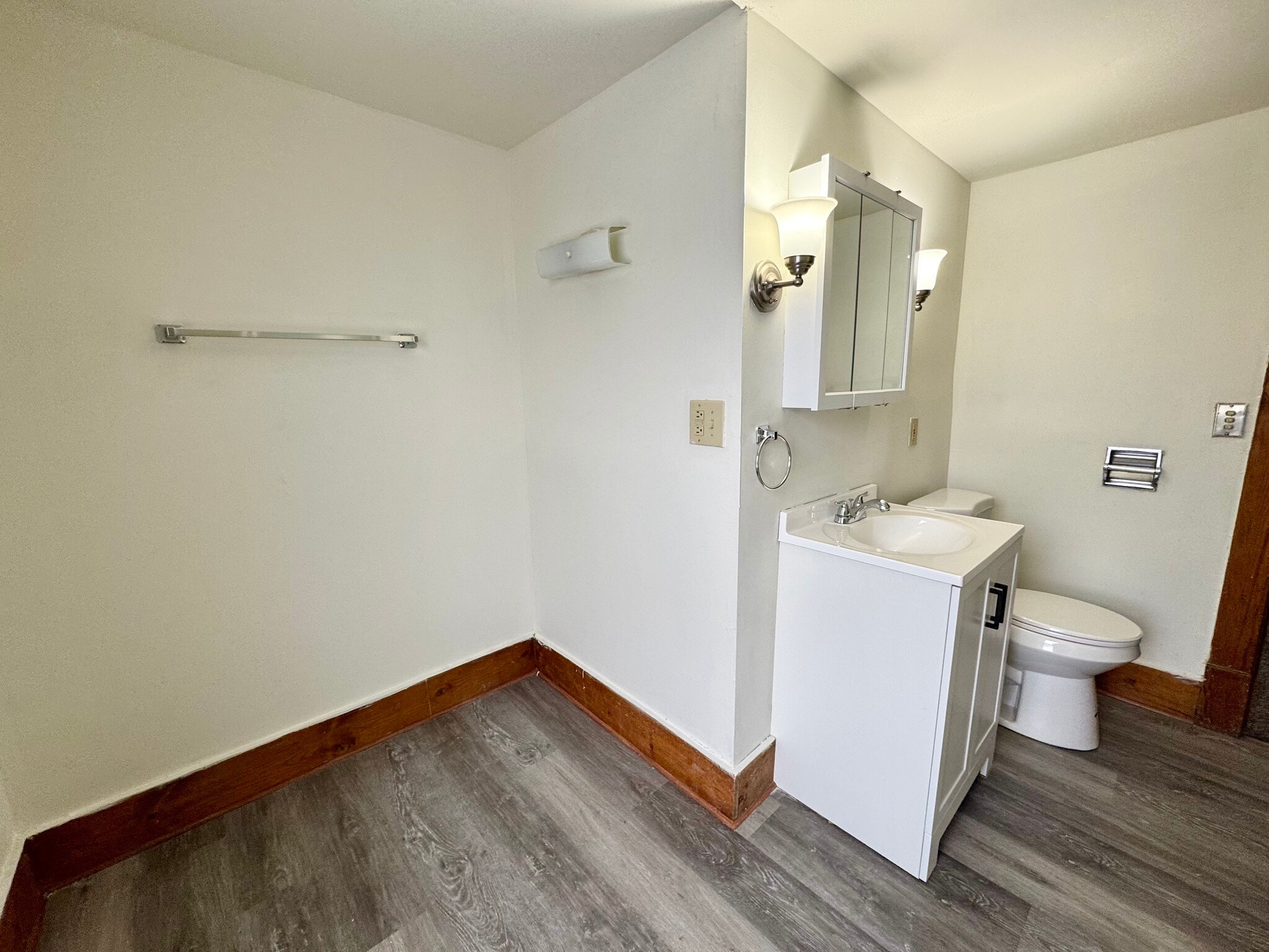 Building Photo - 1722 Harrisburg Rd NE