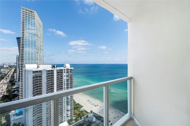 Building Photo - 16699 Collins Ave