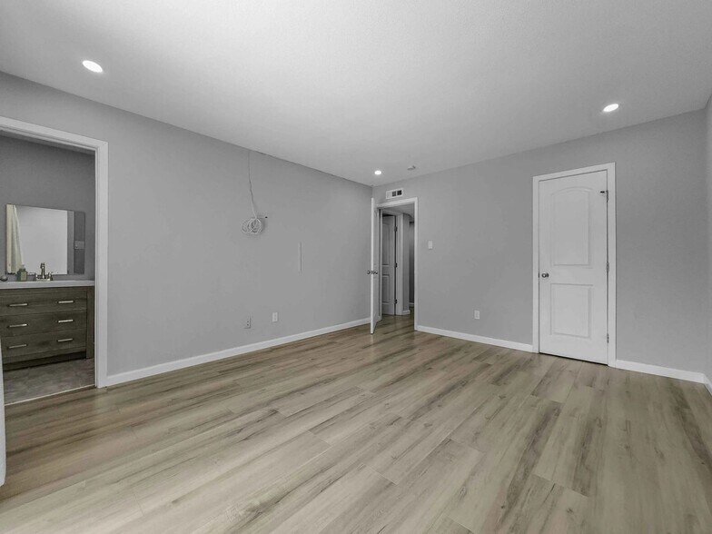 Building Photo - 4917 Woodruff Dr