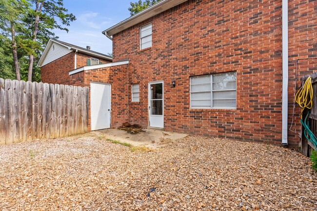 Building Photo - Townhouse in Maumelle!