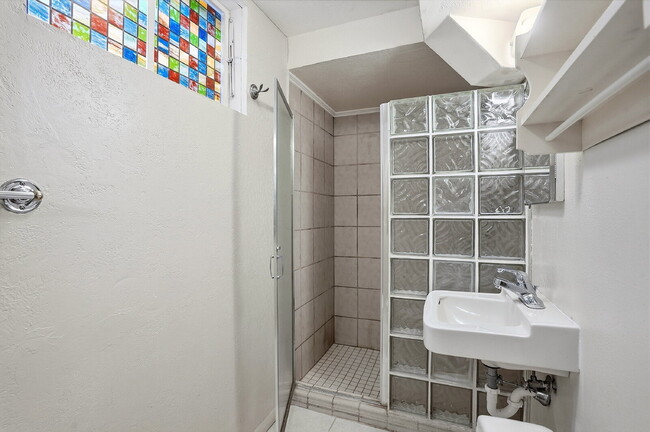 Building Photo - $2,740.95, 4 Beds - 1 Bath, Single Family Home in Denver with Washer and Dryer!