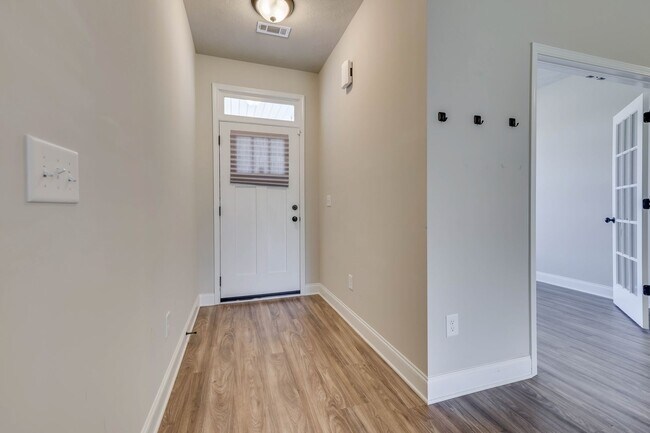 Building Photo - 340 Fox Haven Dr