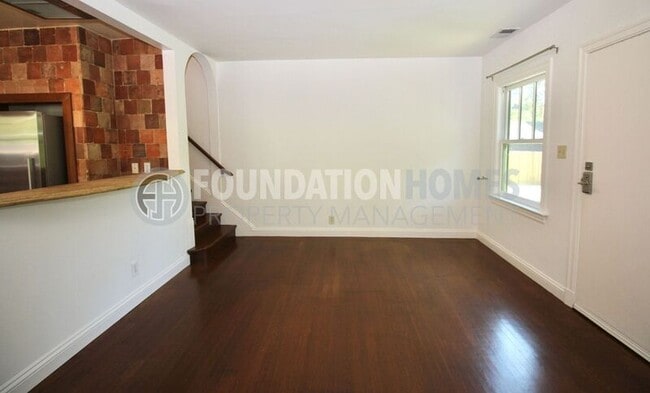 Building Photo - 2022 Fifth Ave