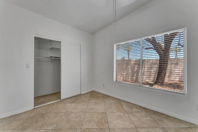 Building Photo - Single Story 3 bedroom and 2 bath home.