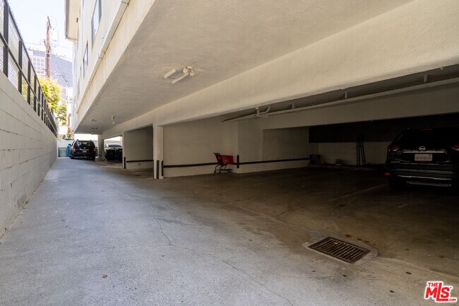 Building Photo - 220 S Gale Dr