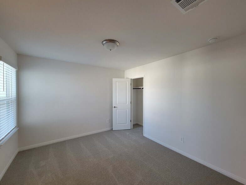 Building Photo - 1850 Settlers Glen Dr