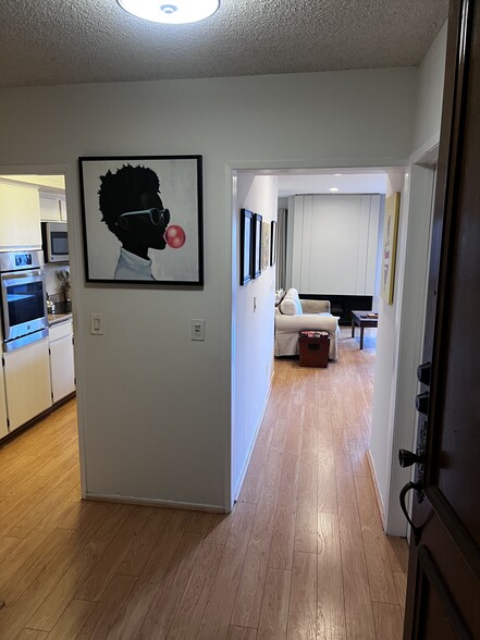 Building Photo - 5870 Green Valley Cir