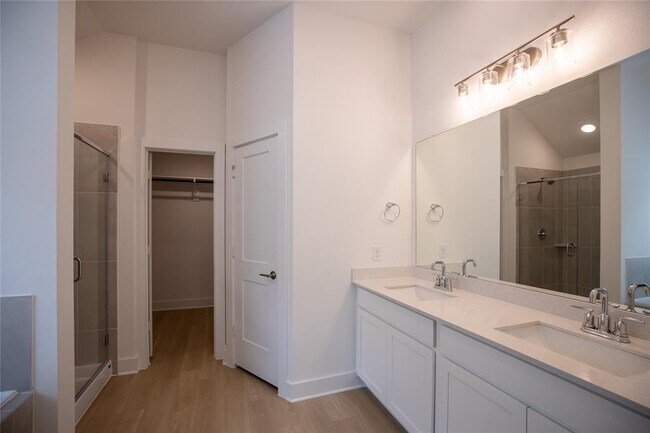 Building Photo - 8622 Sun Coral Dr