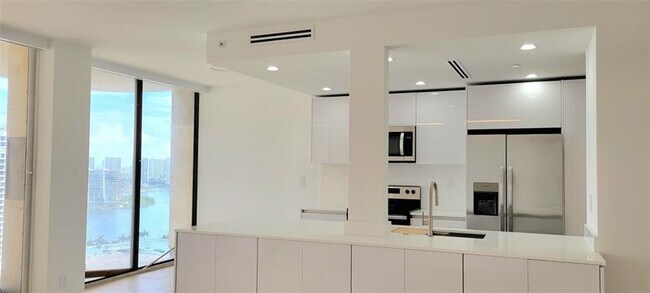 Building Photo - 19355 Turnberry Way