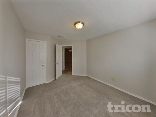 Building Photo - 8230 Longhorn Ridge Dr