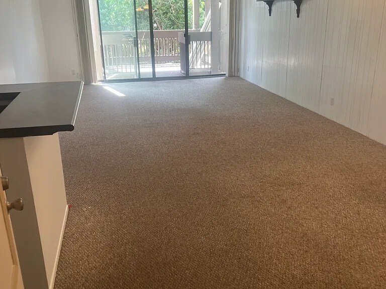 large living rm & large balcony - 7777 W 91st St