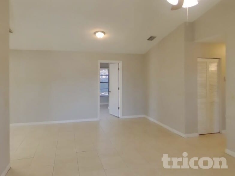 Building Photo - 2539 Pinetta Ct