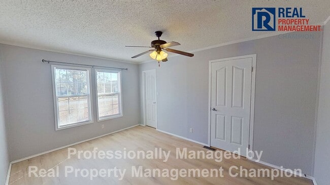 Building Photo - 2 BD/2 BA Home w/Open Main Living Area and Split Bedrooms