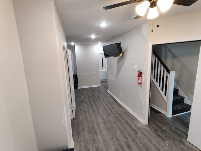 Building Photo - 5535 Crowson St