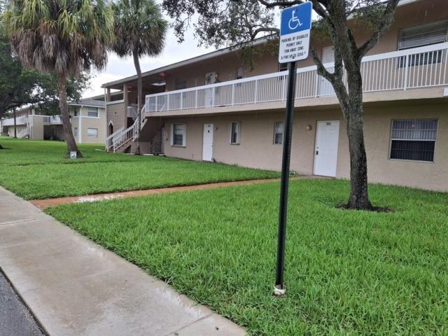 Building Photo - 9917 Twin Lakes Dr