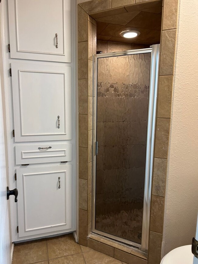 Building Photo - COMING SOON!  Home in University Gardens